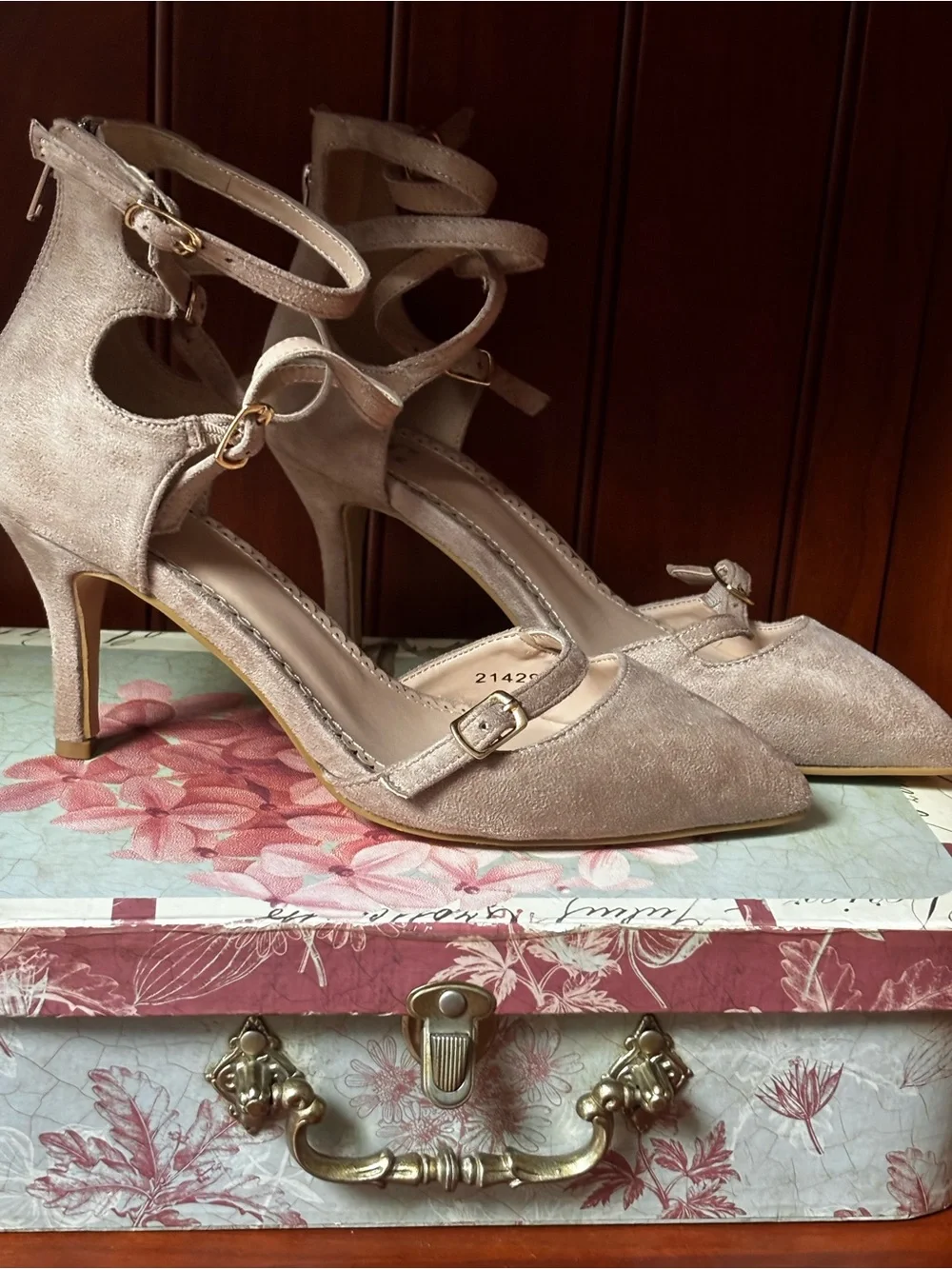 Journee Collection Lilyann Multi-Strap Pointed-Toe Pumps Soft faux suede .NWOT